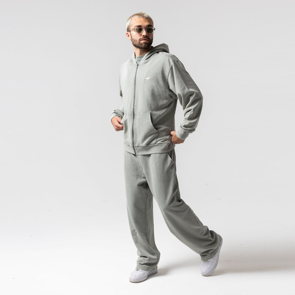 Castanza Straight Leg Sweatpants (Sage Vintage Wash)