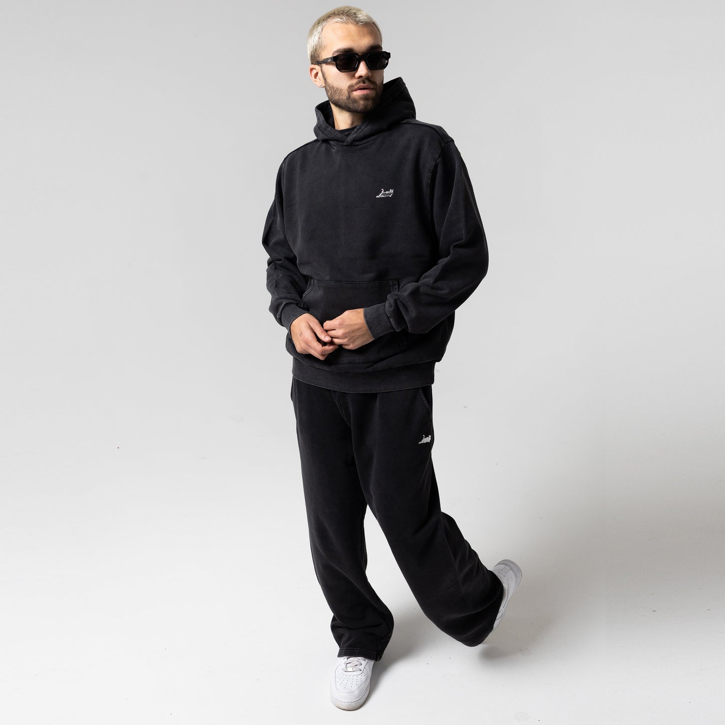 Castanza Hoodie (Black Vintage Wash)