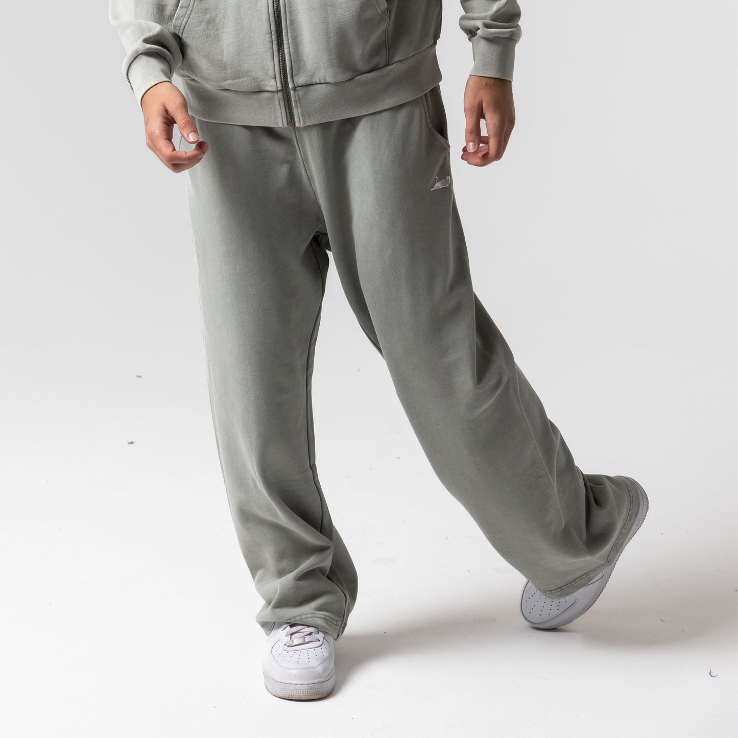 Castanza Straight Leg Sweatpants (Sage Vintage Wash)