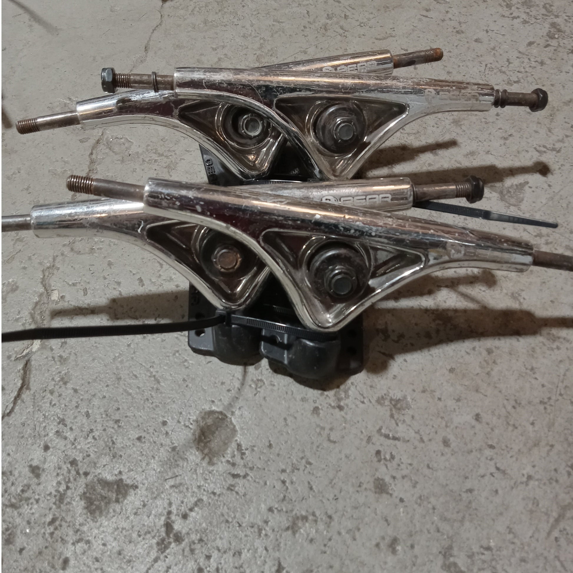 Bear Grizzly Floor Model Trucks 180mm 50° - Chrome (Pair) - Bow Shock Marketplace
