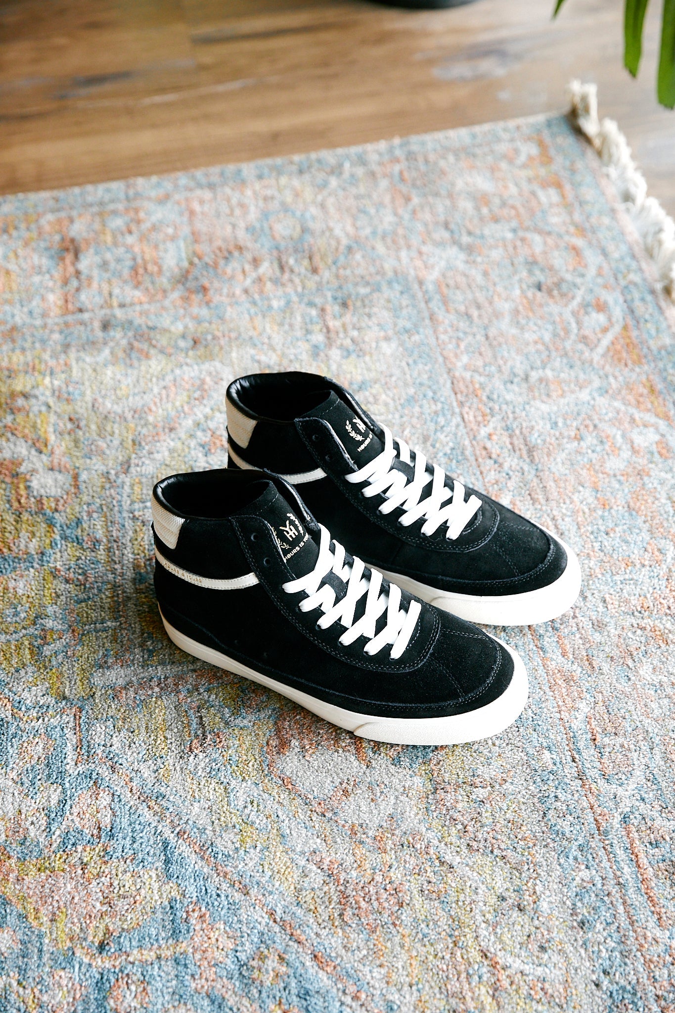 HOURS IS YOURS NORTH Black Off White - Bow Shock Marketplace