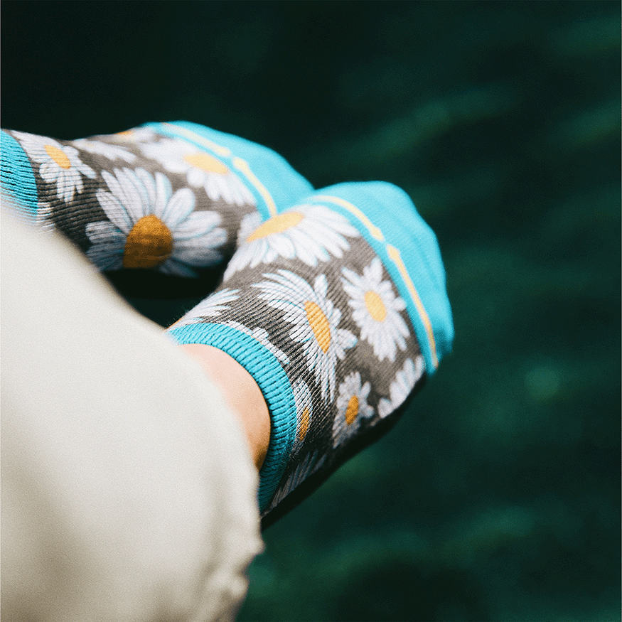 Spring Daisies No Show Socks with Art by Slogan