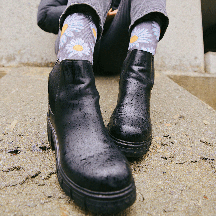 Spring Daisies Crew Socks Art By Slogan