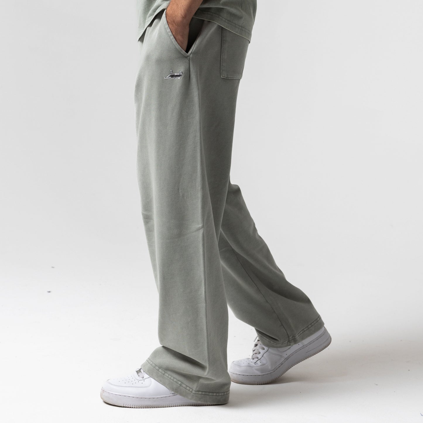 Castanza Straight Leg Sweatpants (Sage Vintage Wash)