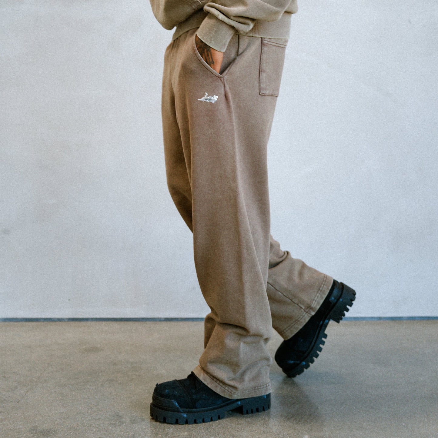 Castanza Straight Leg Sweatpants (Brown Vintage Wash)