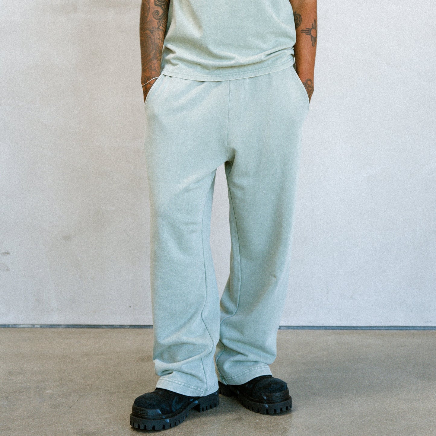 Castanza Straight Leg Sweatpants (Sage Vintage Wash)