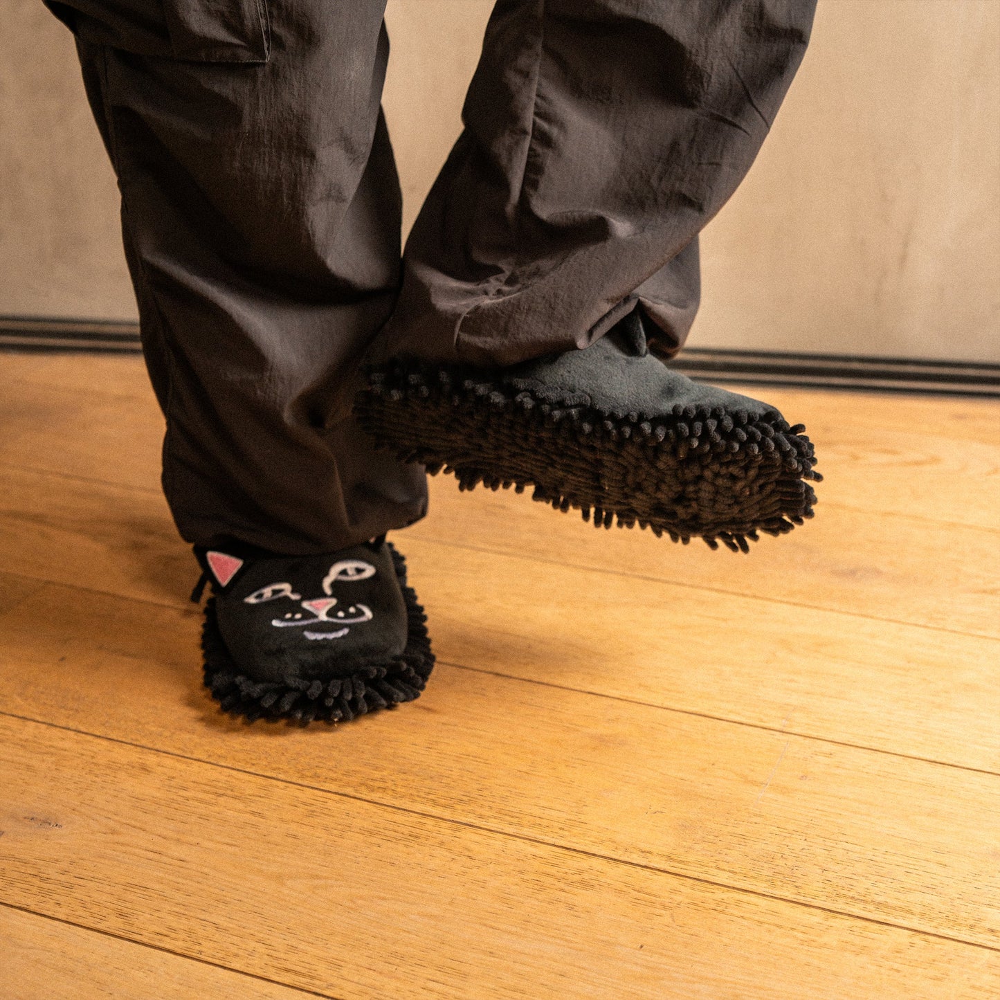 Jermie Mop Slippers (Black)