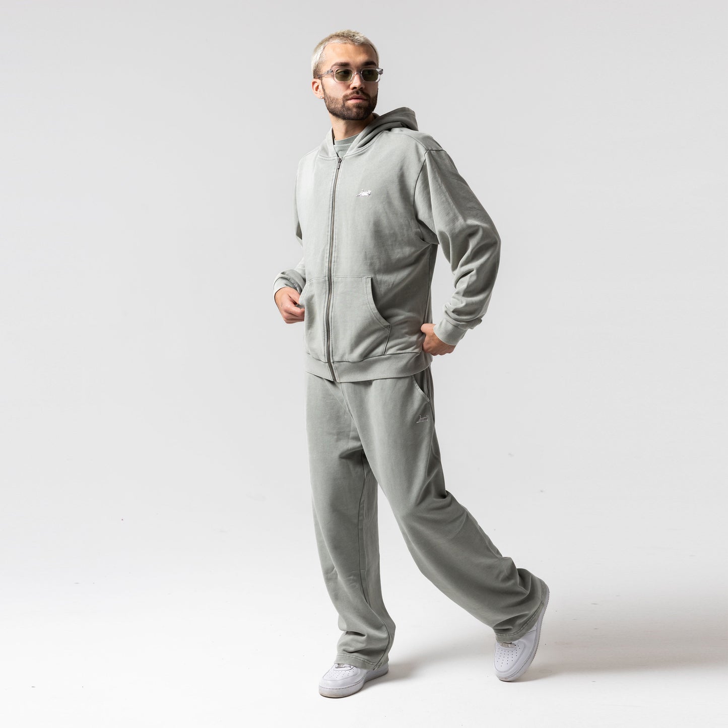 Castanza Straight Leg Sweatpants (Sage Vintage Wash)