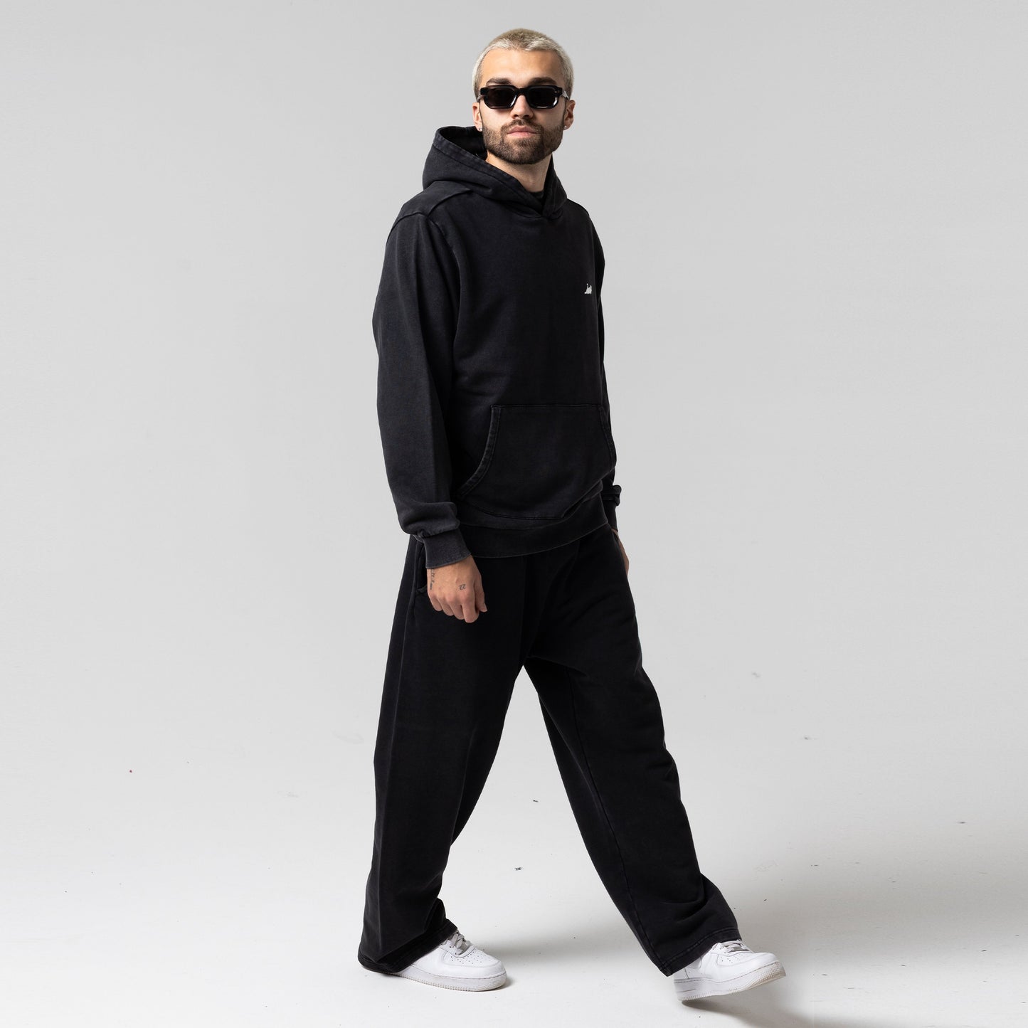 Castanza Hoodie (Black Vintage Wash)